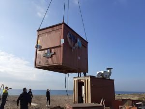 Desmuntatge del xiringuito Medusa by El Calamar a la platja del Prat (octubre del 2021)